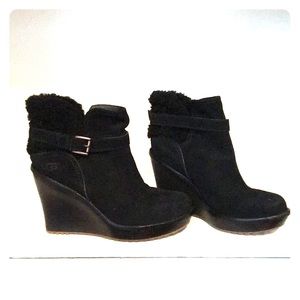 Women’s Ugg Black Suede Wedge Booties Size 6.5